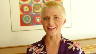 Una biondina che ama il sesso orale