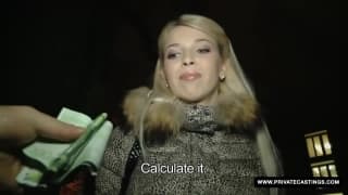 Guarda come si fa scopare questa bionda