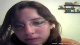 Si accarezza la figa in webcam