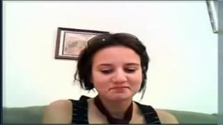 Si masturba con un telecomando della wii