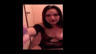 Una milf latina che si massaggia la figa Una milf latina che si massaggia la figa