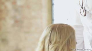 Klara Lord scopata con passione