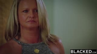 Un grosso cazzo per la sua giovane figa