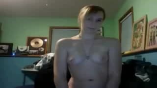 Tette piccole ma ben in vista di bionda