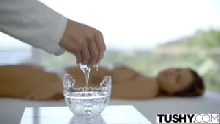 Un massaggio e del sesso anale per lei