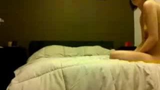 Una bella biondina che succhia e scopa