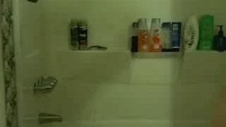 Una grande scena sotto la doccia !