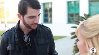 Questa bionda si diverte un sacco Questa bionda si diverte un sacco