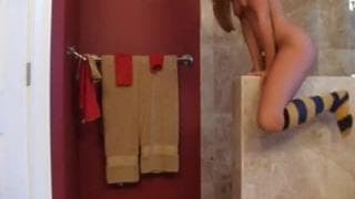 Giovane troietta che si masturba