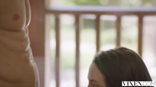 Lily e il suo viso angelico ci fa godere