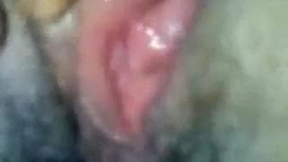 Penetrazione in una figa pelosa in pov