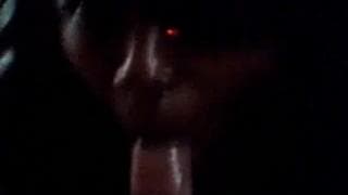 Questa bellissima nera sa davvero come si succhia