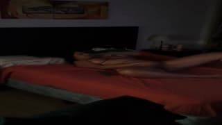 Una bella scena di masturbazione a casa