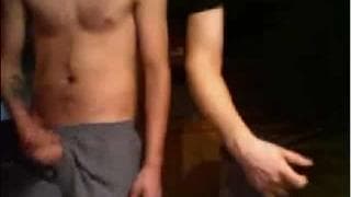 Due gay amatoriali davanti la webcam per noi Due gay amatoriali davanti la webcam per noi