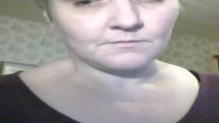 Un troia matura che ci mostra le tettone