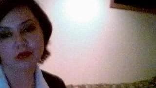 Ecco una giovane bibliotecaria davvero eccitata