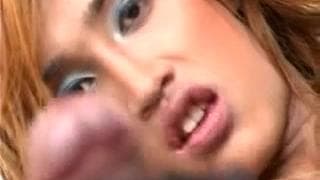 Una bruna trans scopata dal suo uomo