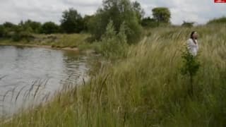 Una scopata all'aperto per questa mora Una scopata all'aperto per questa mora