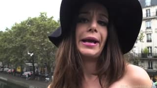 Cara Saint-Germain dona il suo culetto