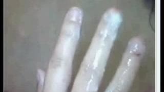 Lei vuole godere usando le sue dita