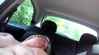 Una bella scena di sesso in macchina