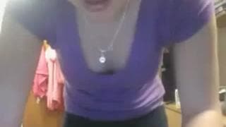 Giovane esibizionista in webcam