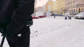 Due giovani con un poliziotto ! Due giovani con un poliziotto !