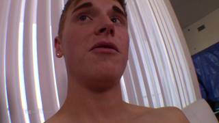 Alex Tanner e una bella scena di sega