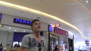 Ecco due giovani gay in azione all'aperto Ecco due giovani gay in azione all'aperto