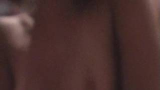 Tanya e Andrew godono e si fanno filmare