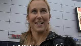 Una proposta sessuale per questa bionda