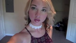 Questa bionda arrapata ama masturbarsi per voi