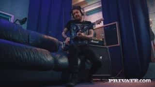 Ella Hughes vuole essere scopata nella sua figa pelosa