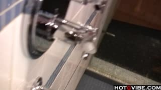 Bella troietta si tocca forte in doccia Bionde, Eiaculazioni Femminili, Sborrate, Sesso da sola, Culone bianche