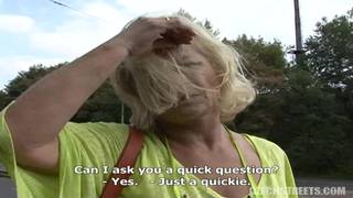 Lui rimorchia questa vogliosa milf bionda Lui rimorchia questa vogliosa milf bionda