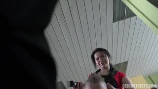 Una giovane parrucchiera da scopare