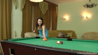 La figa pelosa di Roxy è molto calda