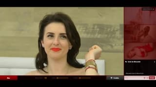 Questa ragazza mostra molta esperienza davanti alla sua webcam