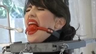 Mora legata in tutti i modi gode tanto