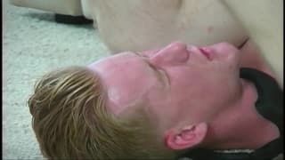 Due marinai bisessuali con un'amica