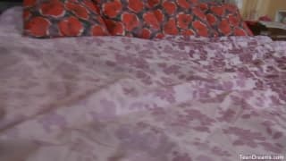 Lei urla di piacere mentre la inculano Lei urla di piacere mentre la inculano