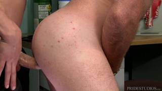 Una scena con Steven Ponce e Kory Houston