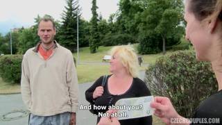 Una coppia accetta di scopare per noi