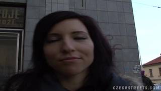 Una bionda ceca si fa scopare per soldi