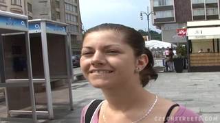 L'ha rimorchiata e l'ha portata al ristorante per scopare