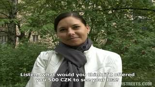 Una ragazza ceca scopata per soldi in POV