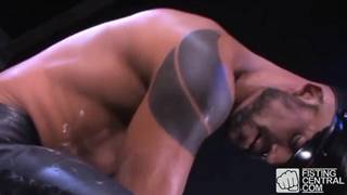 Matthieu Paris insieme a due amici gay