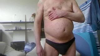 Lui ama segarsi e anche registrare tutto