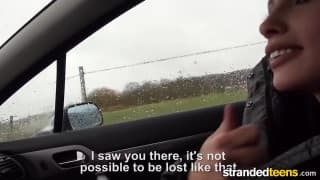 Nikita fa un giro in questa auto e poi inizia a succhiare Pompino, Sega, Cowgirl