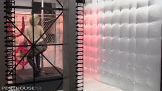 La bionda Ash ha voglia di cavalcarlo